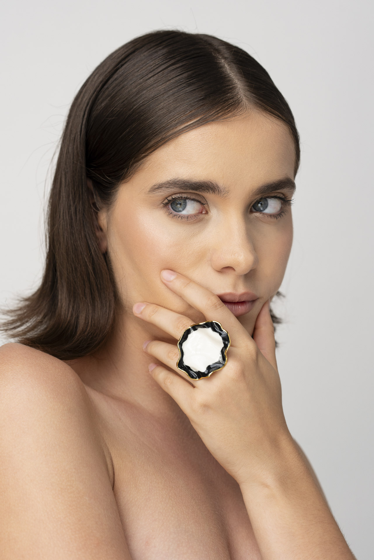 Anello con contorno a contrasto - dianacojocaru.it